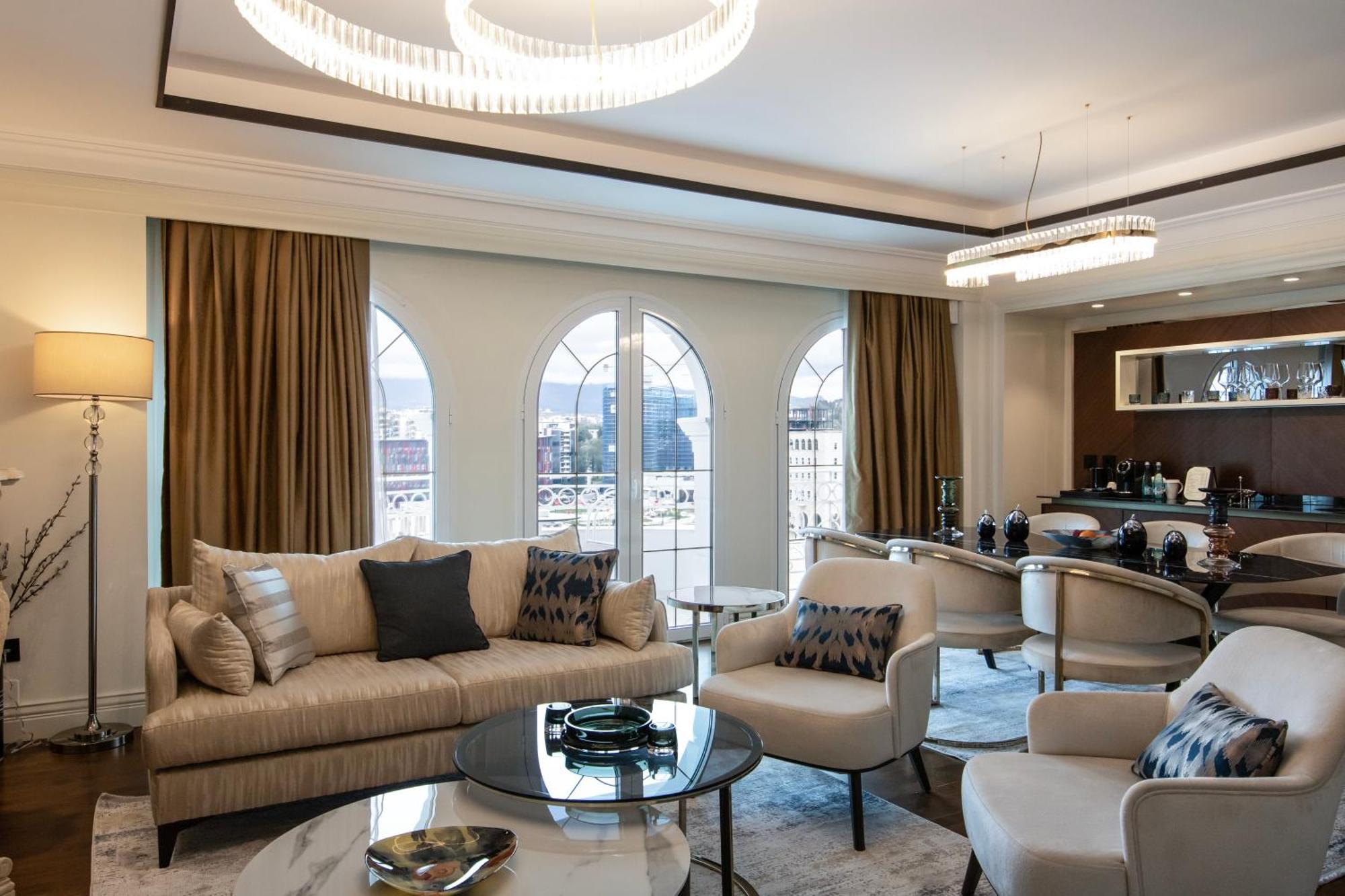 Xheko Imperial Luxury Hotel & Spa ติรานา ภายนอก รูปภาพ The interior of a suite on board