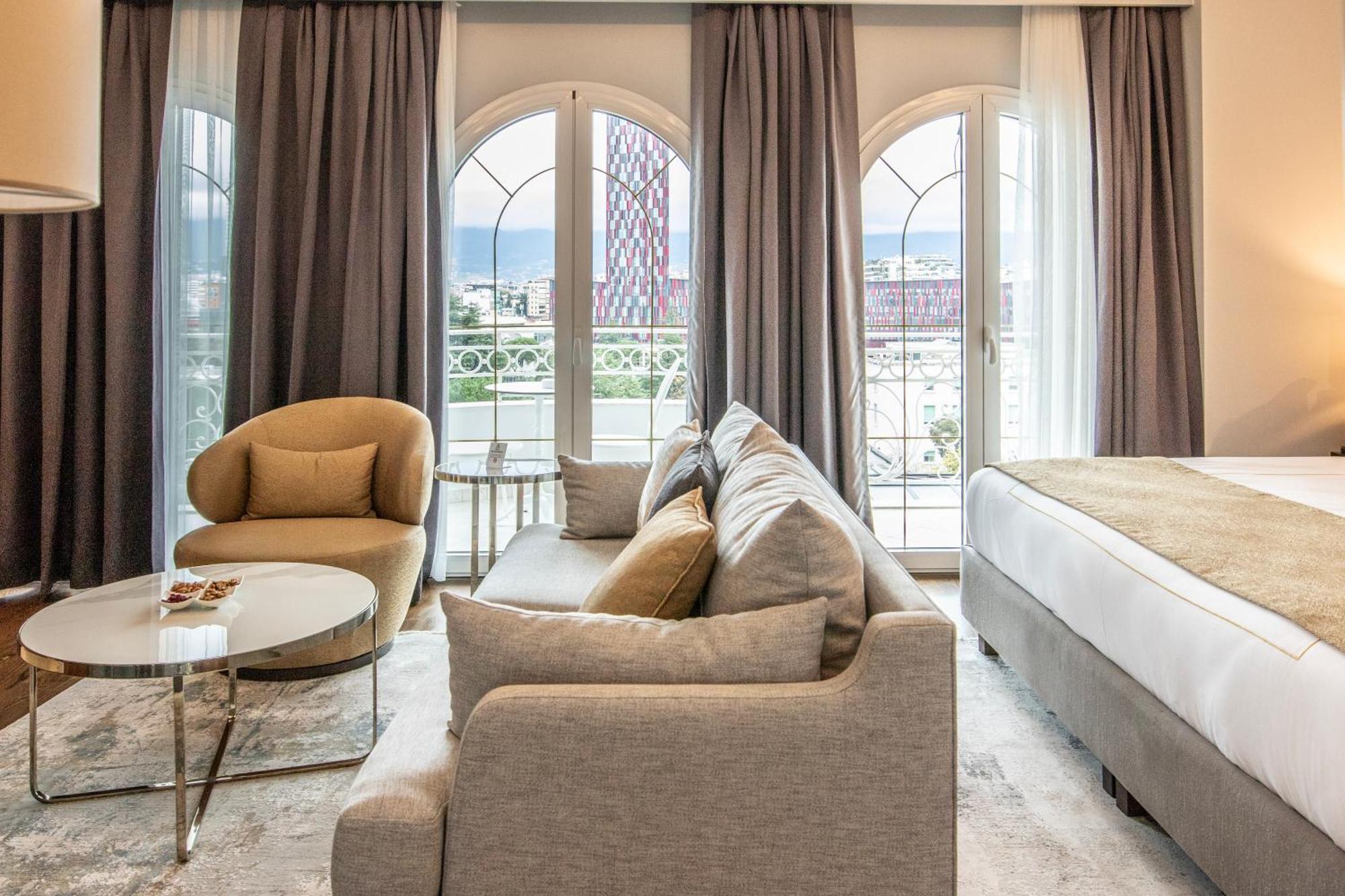 Xheko Imperial Luxury Hotel & Spa ติรานา ภายนอก รูปภาพ A suite at the hotel