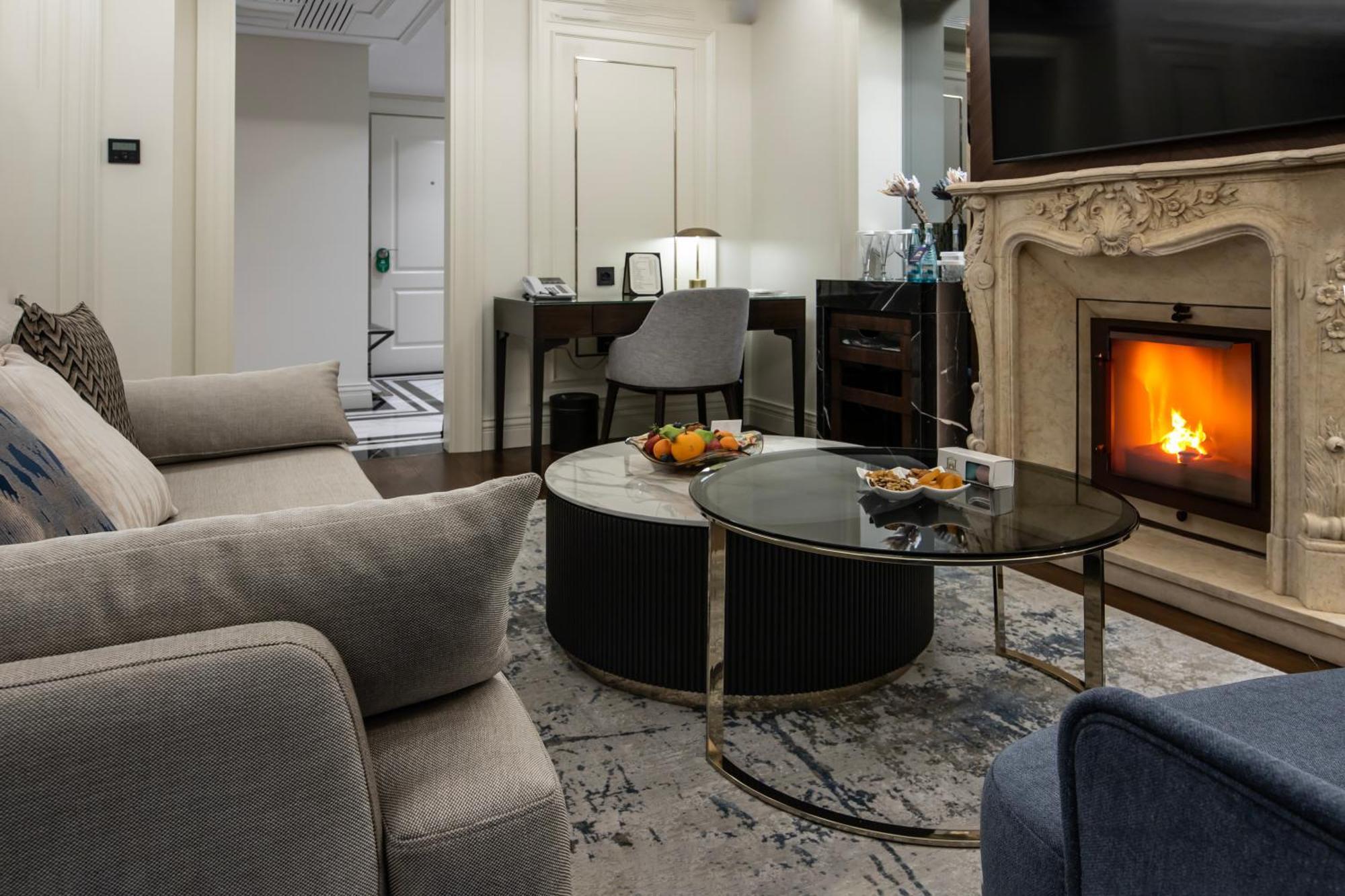 Xheko Imperial Luxury Hotel & Spa ติรานา ภายนอก รูปภาพ A living room in a suite at the Ritz-Carlton, Moscow