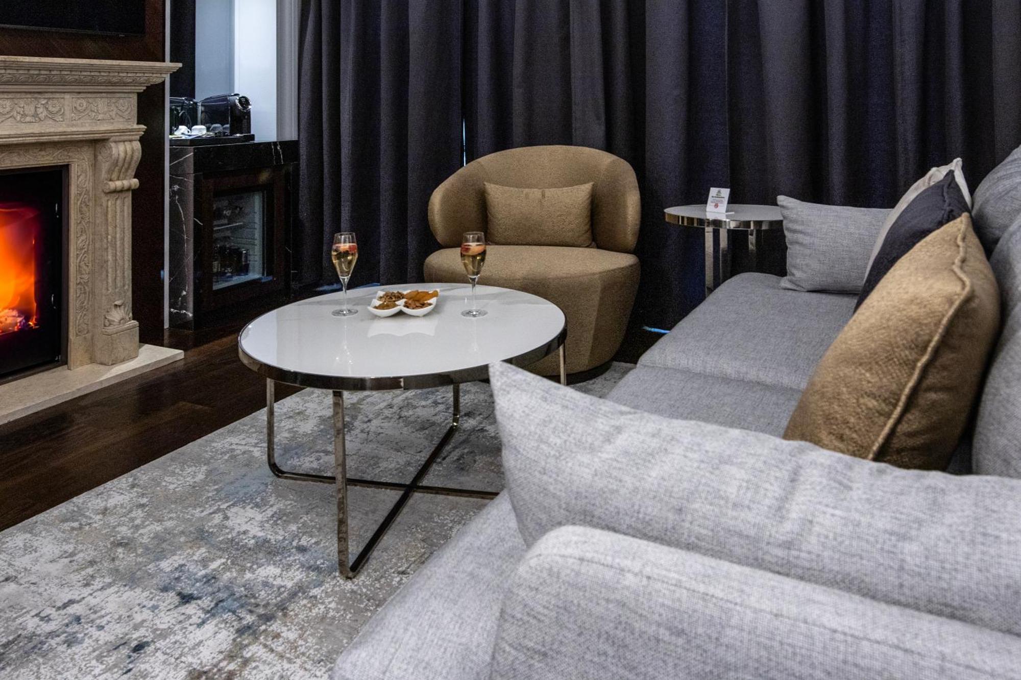Xheko Imperial Luxury Hotel & Spa ติรานา ภายนอก รูปภาพ A 3D rendering of a living room