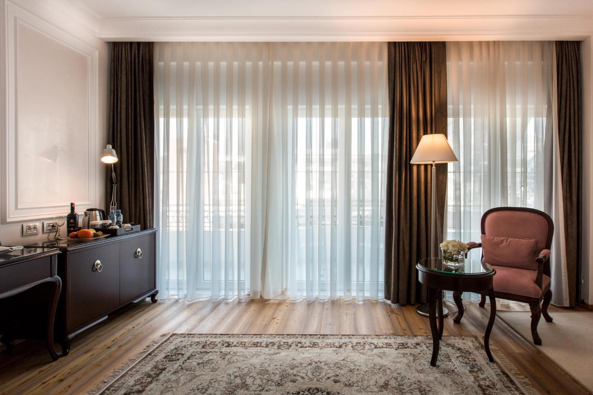 Xheko Imperial Luxury Hotel & Spa ติรานา ภายนอก รูปภาพ A room at the hotel